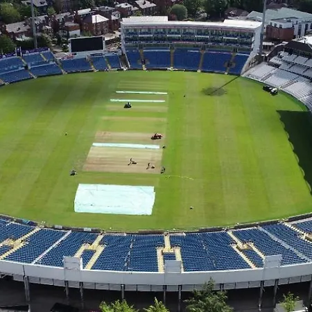 Leeds Away From With Parking Leeds (West Yorkshire)