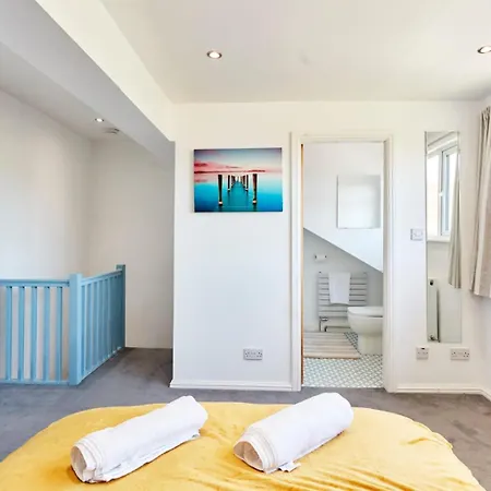 Leeds Away From With Parking Apartment